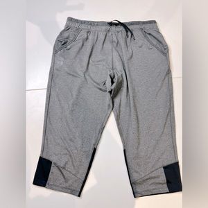 Under Armour joggers 3/4 length light like new